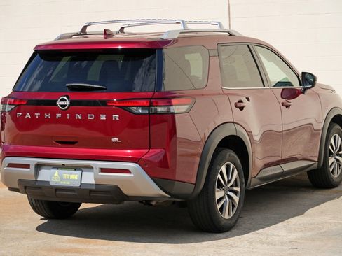 Used 2023 Nissan Pathfinder SL FWD image 50