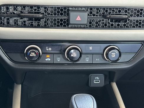 Used 2025 Honda HR-V LX image 31