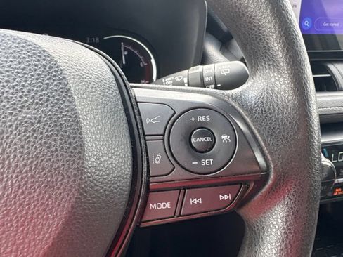 Used 2024 Toyota RAV4 XLE FWD image 9