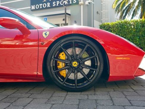 Used 2018 Ferrari 488 GTB image 34