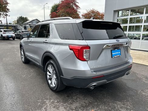 Used 2023 Ford Explorer Limited image 3