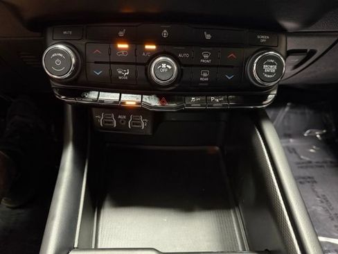 Used 2023 Dodge Durango GT w/ Blacktop Package AWD/4WD image 38