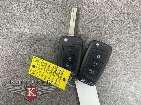 Used 2023 Hyundai Venue SEL image 26