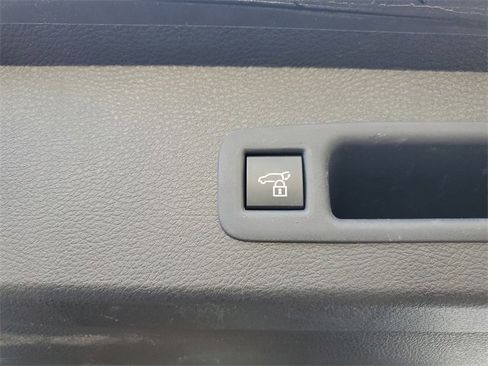 Used 2025 Toyota Sienna XSE image 9