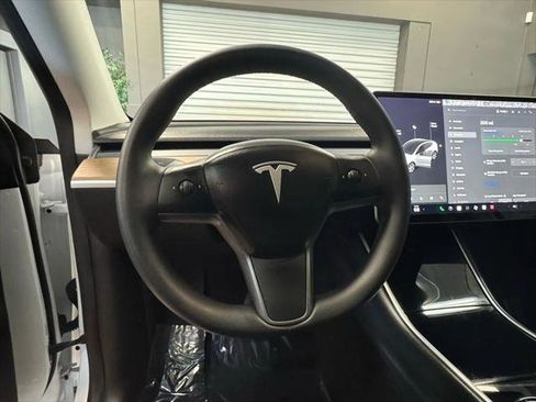 Used 2020 Tesla Model Y Long Range image 16