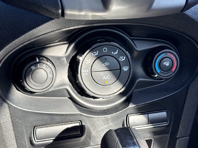 Used 2013 Ford Fiesta SE FWD image 30