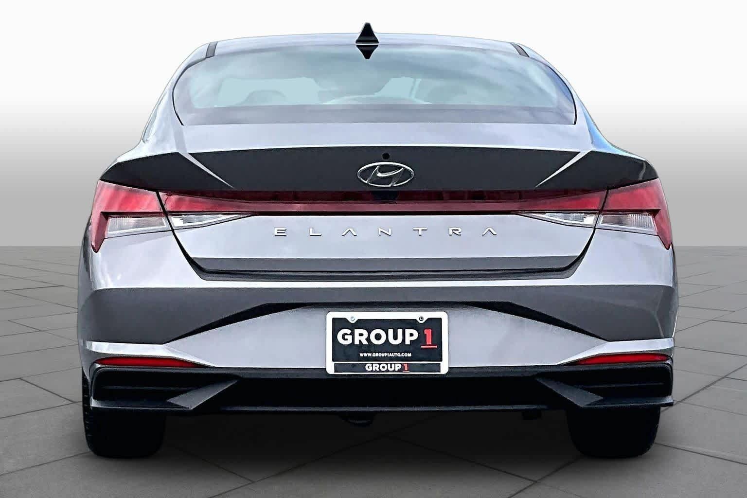 Used 2023 Hyundai Elantra SEL w/ Convenience Package FWD image 5