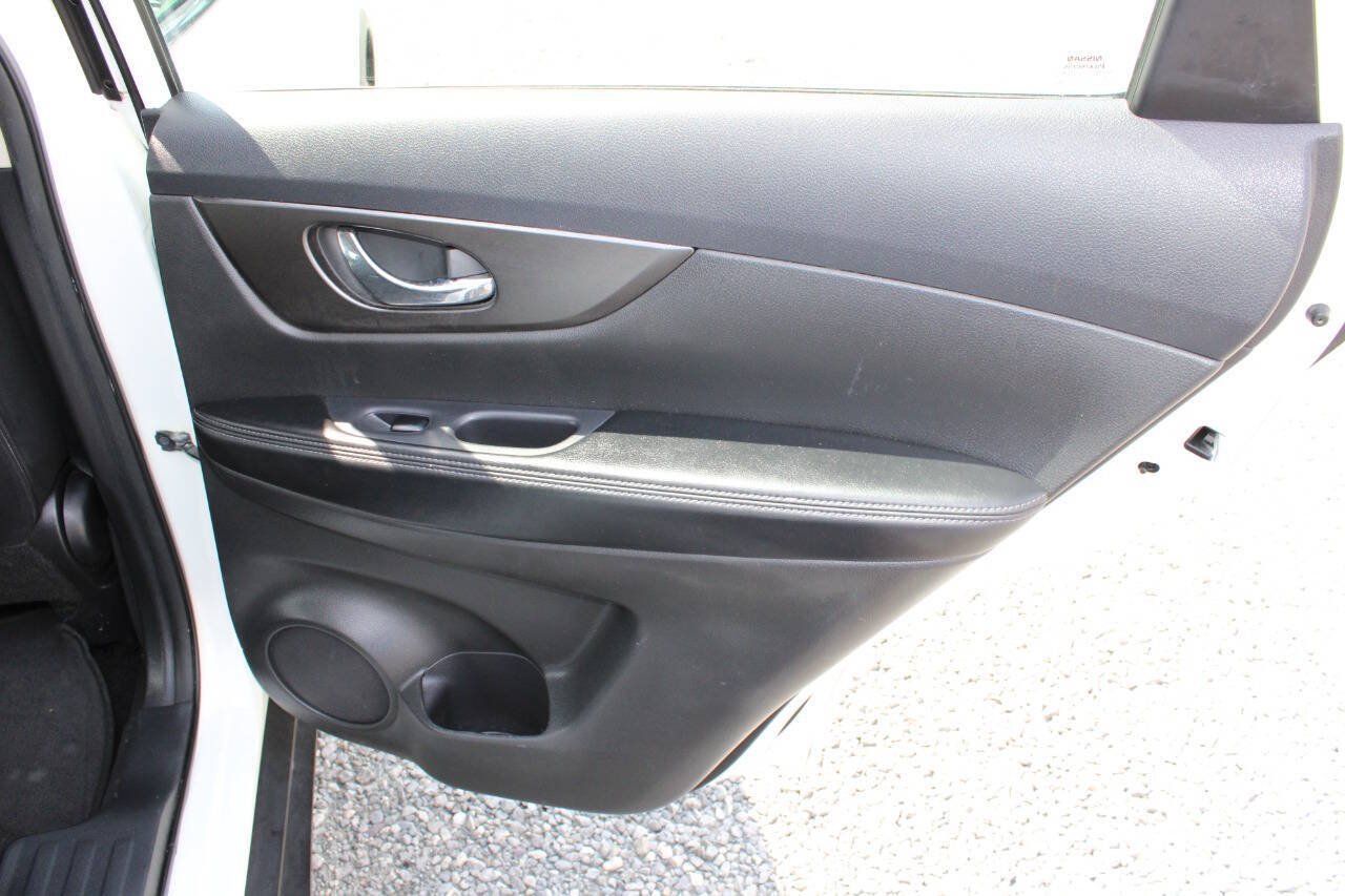 Used 2015 Nissan Rogue S AWD/4WD image 23