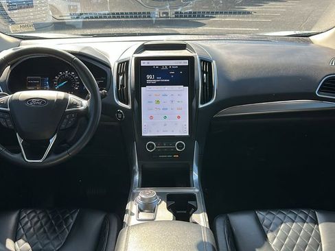 Used 2024 Ford Edge Titanium image 10