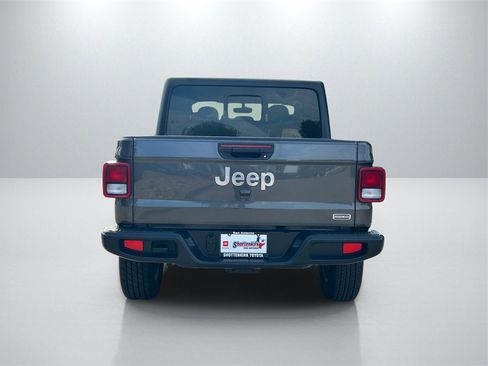 Used 2023 Jeep Gladiator Overland image 6