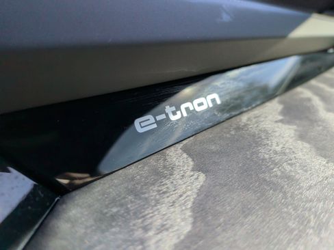 Used 2023 Audi e-tron Prestige w/ Prestige Package image 39