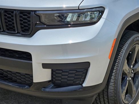 New 2025 Jeep Grand Cherokee L Altitude image 8