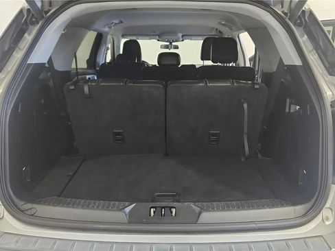 Used 2022 Ford Explorer XLT w/ Equipment Group 202A AWD/4WD image 19