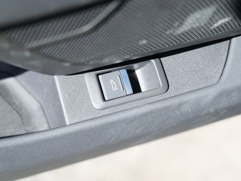 Used 2022 Audi e-tron GT Premium Plus image 31