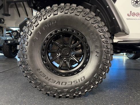 Used 2024 Jeep Wrangler Unlimited Rubicon w/ Convenience Group image 27