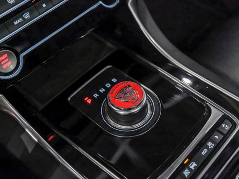 Used 2020 Jaguar XF Prestige image 24