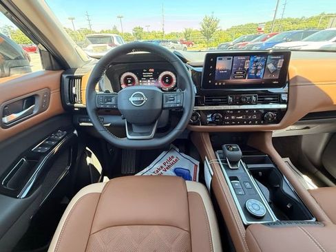 New 2026 Nissan Pathfinder Platinum AWD/4WD image 24
