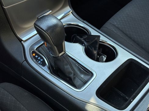 Used 2020 Jeep Grand Cherokee Laredo image 25