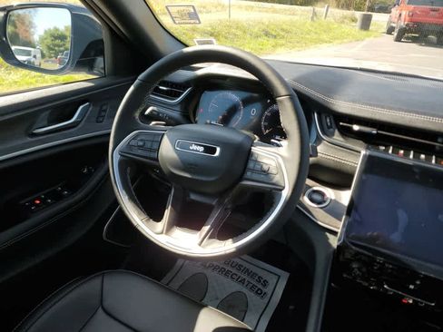 New 2025 Jeep Grand Cherokee Limited w/ Black Appearance Package image 18