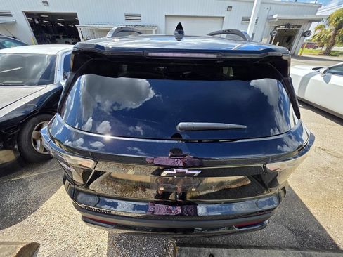Used 2025 Chevrolet Equinox RS FWD image 3