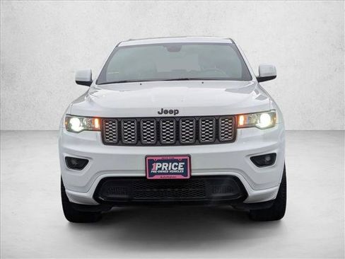 Used 2019 Jeep Grand Cherokee Altitude image 2