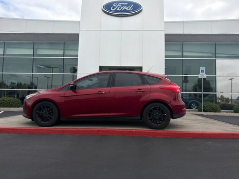 Used 2015 Ford Focus SE w/ SE Cold Weather Package FWD image 1