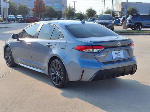 Used 2024 Toyota Corolla SE FWD image 2