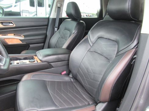Used 2024 Nissan Pathfinder Platinum w/ Cargo Package AWD/4WD image 20