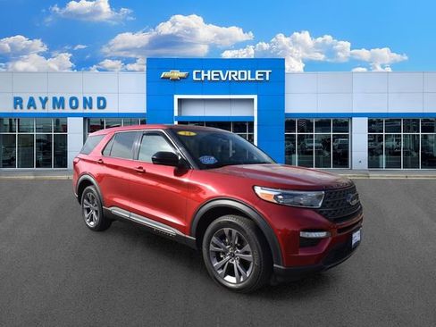 Used 2024 Ford Explorer XLT w/ Equipment Group 202A AWD/4WD image 1