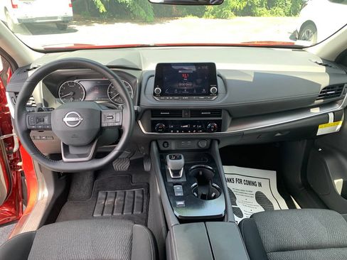 Used 2025 Nissan Rogue SV FWD image 21