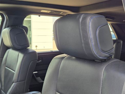 Used 2025 Toyota Sequoia Platinum AWD/4WD image 14