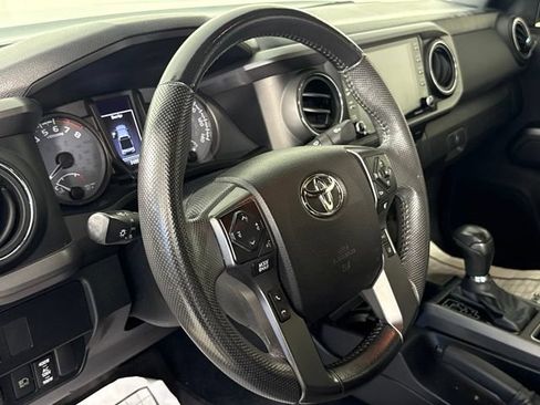 Used 2021 Toyota Tacoma TRD Off-Road w/ Technology Package AWD/4WD image 19