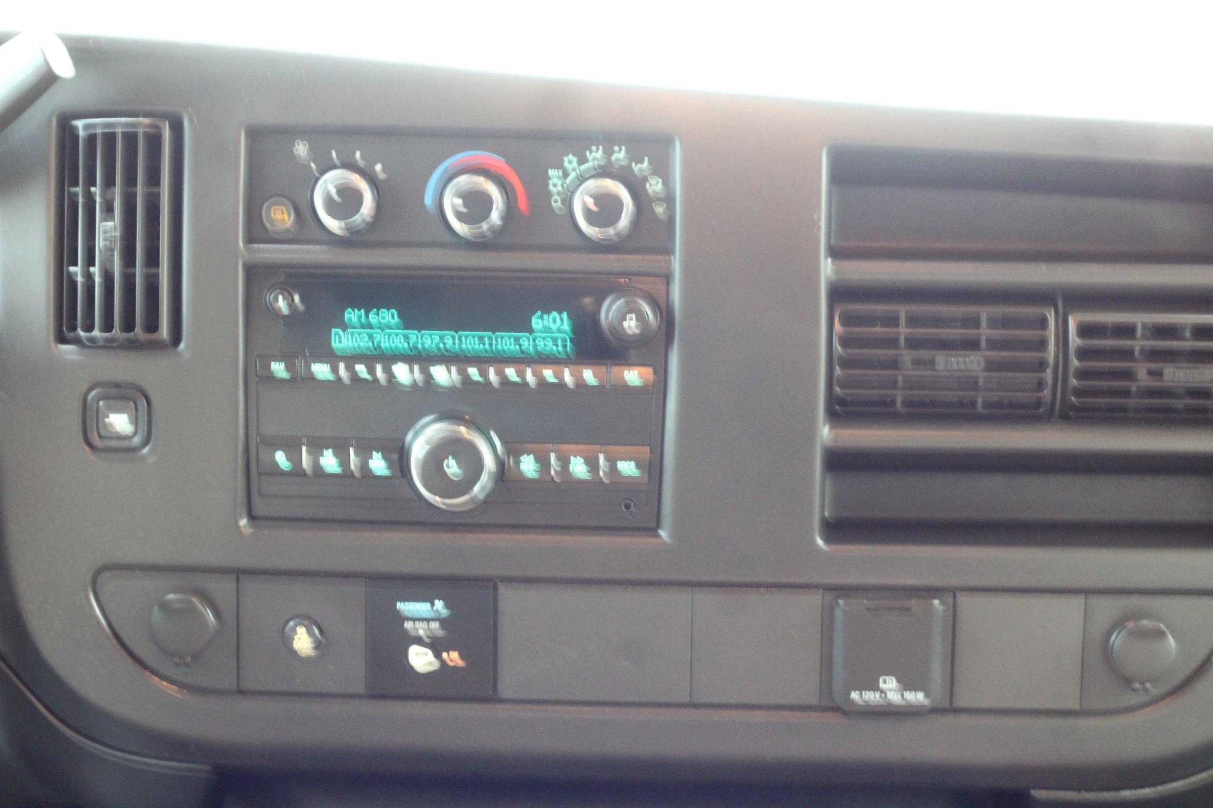 Used 2015 Chevrolet Express 2500 RWD image 15