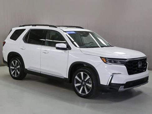 Certified 2024 Honda Pilot Touring image 1