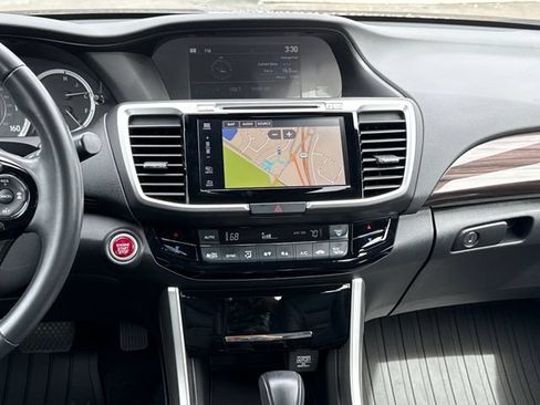 Used 2017 Honda Accord EX-L image 10