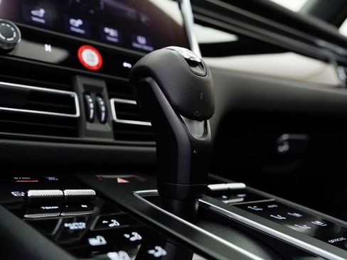 Certified 2025 Porsche Macan AWD/4WD image 26
