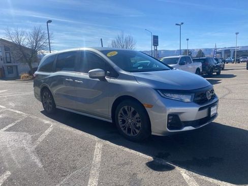 New 2026 Honda Odyssey Touring image 3