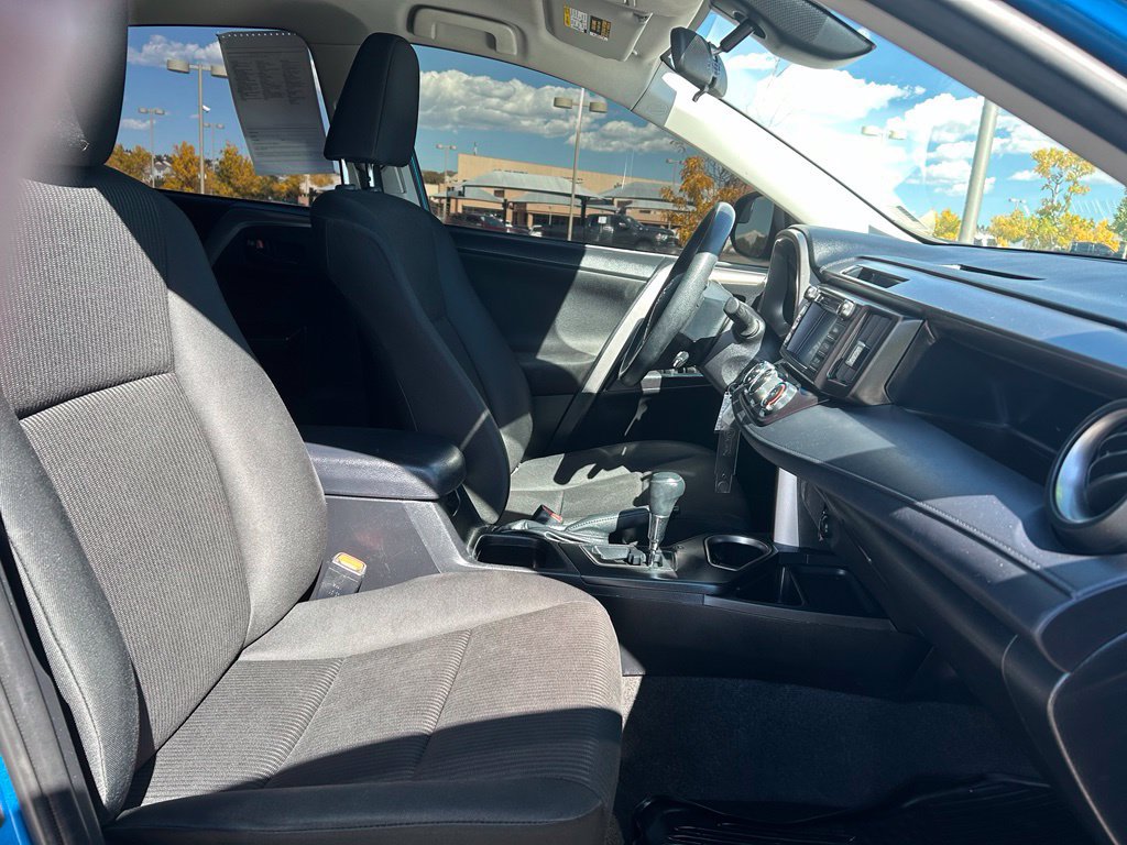 Used 2018 Toyota RAV4 LE w/ All Weather Liner Package AWD/4WD image 31