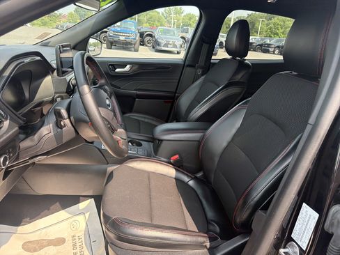 Certified 2025 Ford Escape ST-Line AWD/4WD image 12