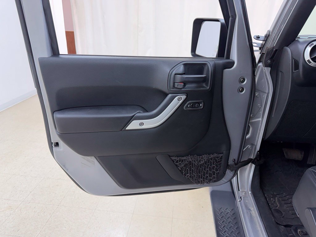 Used 2018 Jeep Wrangler Unlimited Sahara AWD/4WD image 17