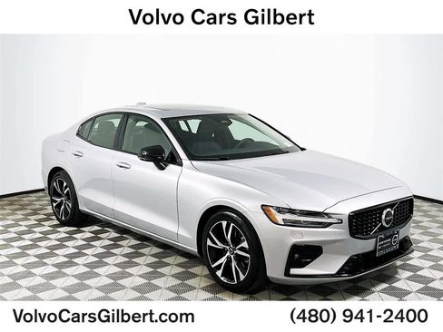 Used 2025 Volvo S60 B5 Core image 1