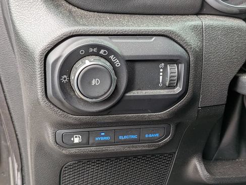 Used 2023 Jeep Wrangler Unlimited Sahara w/ Cold Weather Group AWD/4WD image 15