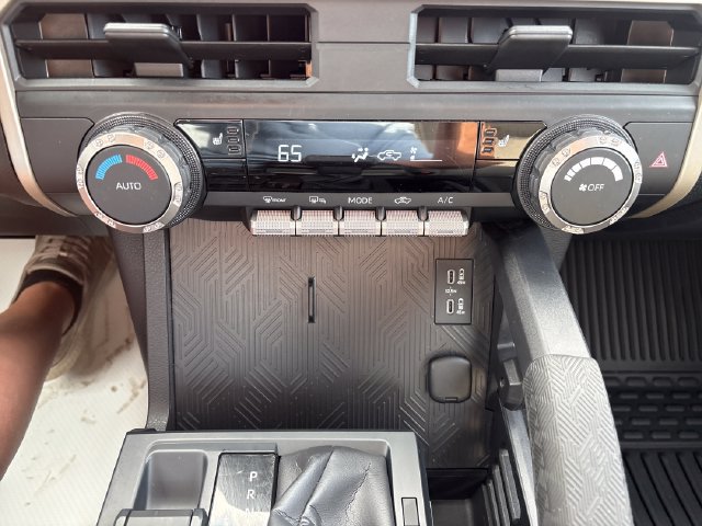 Used 2025 Toyota Tacoma TRD Off-Road AWD/4WD image 15
