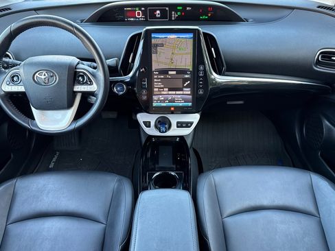 Used 2017 Toyota Prius Prime Advanced image 5