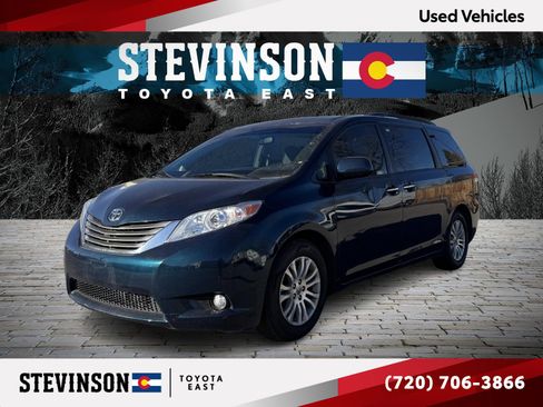 Used 2012 Toyota Sienna XLE image 1