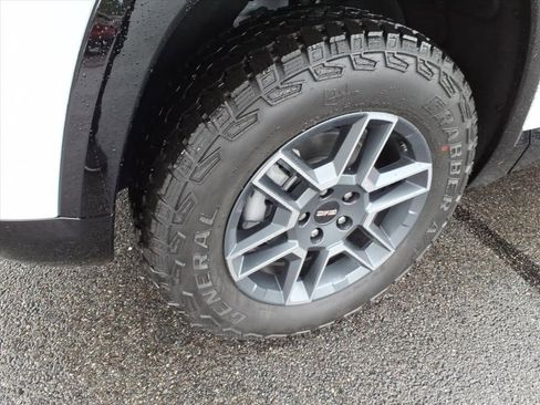 New 2026 GMC Terrain AT4 AWD/4WD image 13
