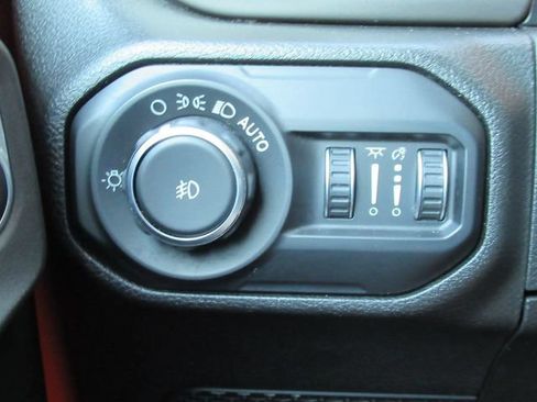 Used 2018 Jeep Wrangler Unlimited Sport S AWD/4WD image 22