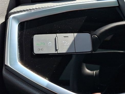 Used 2025 Audi Q3 2.0T Premium w/ Convenience Package image 26