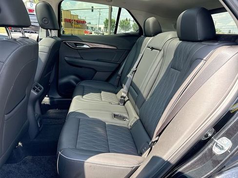 Used 2022 Buick Envision Avenir w/ Technology Package II FWD image 23