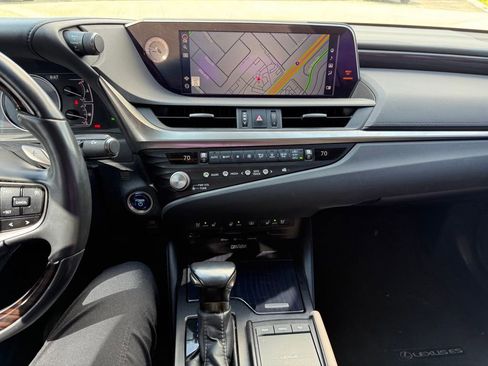 Used 2021 Lexus ES 300h w/ Accessory Package FWD image 9